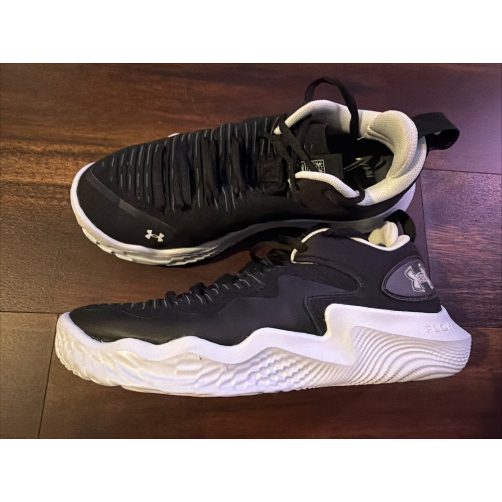 New Under Armour Womens Flow Ace Low Volleyball Shoes Size 8 Black White